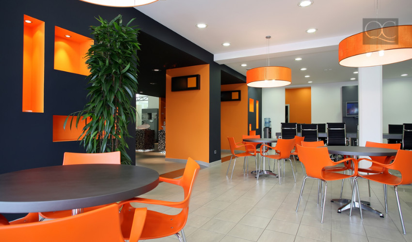 casual meeting location in large corporate office interior design