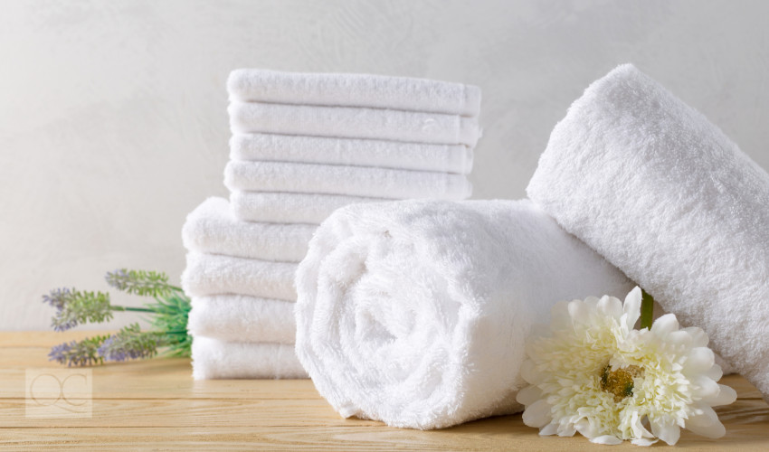 clean white towels for the bathroom great home staging trick