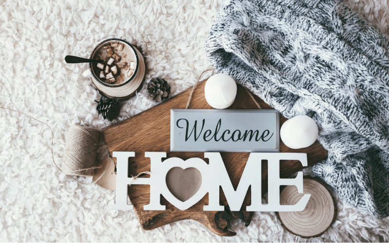 welcome home decor with blanket and head chocolate